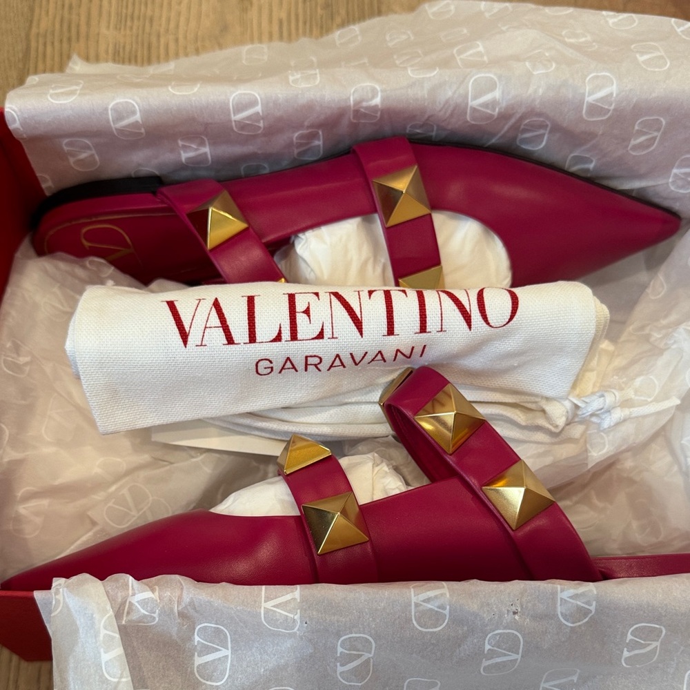 Valentino Women's Fuchsia and Gold Roman Studded Mules Slides - Picture 8 of 8